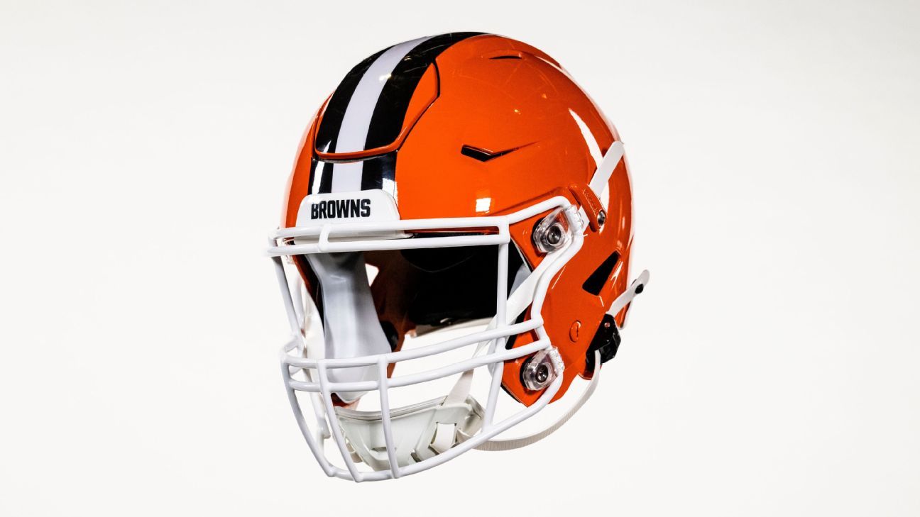 Cleveland Browns return to roots with white face mask