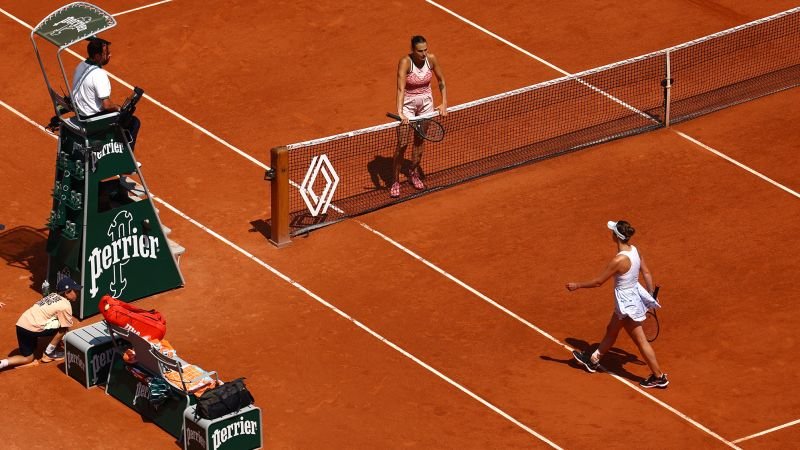 Aryna Sabalenka exacerbated handshake snub by waiting at the net, says Elina Svitolina | CNN