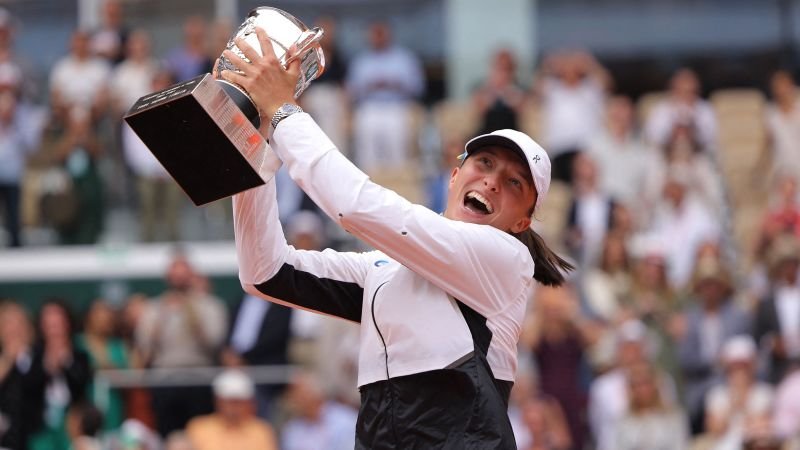 Iga Świątek wins French Open with thrilling victory over Karolína Muchová | CNN