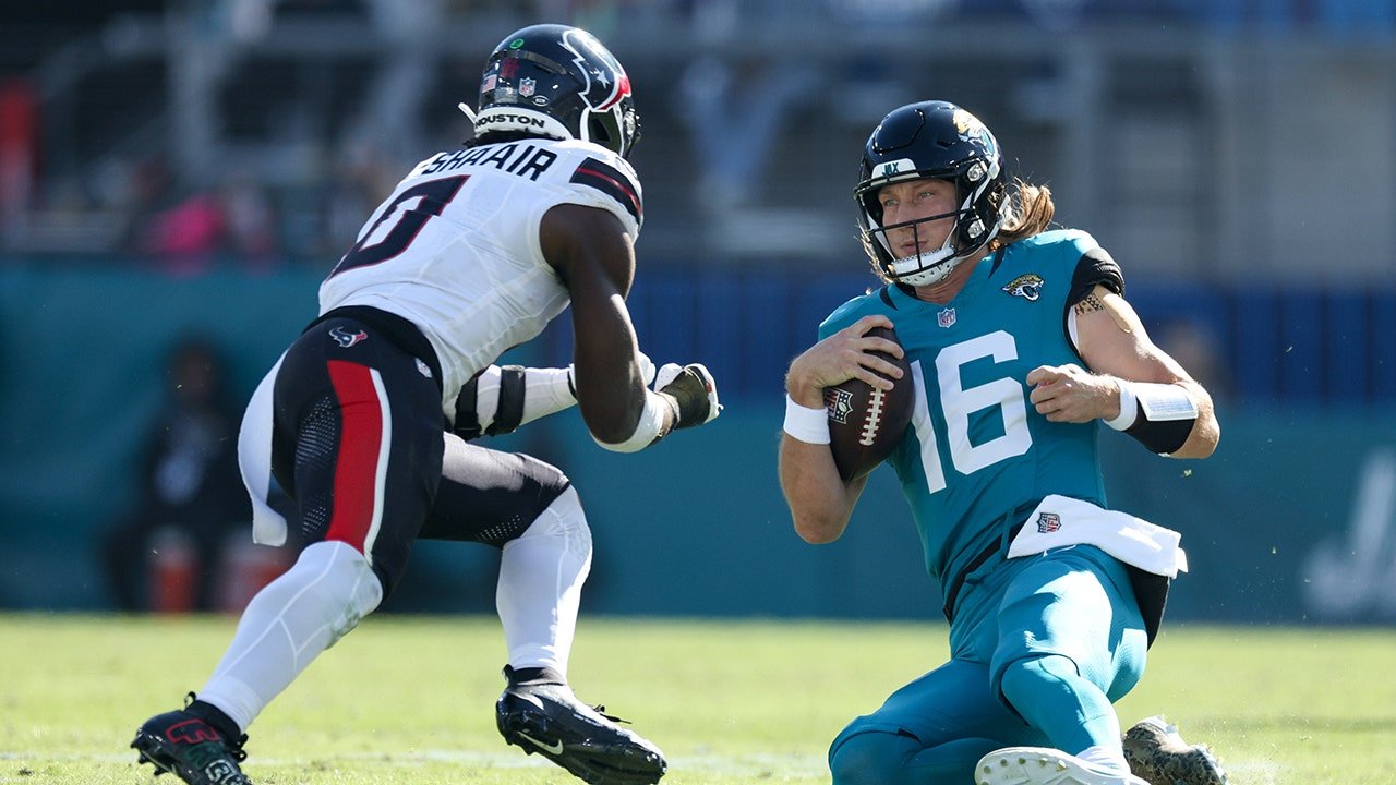 Jaguars players rip Texans’ Azeez Al-Shaair for ‘dumb hit’ on Trevor Lawrence